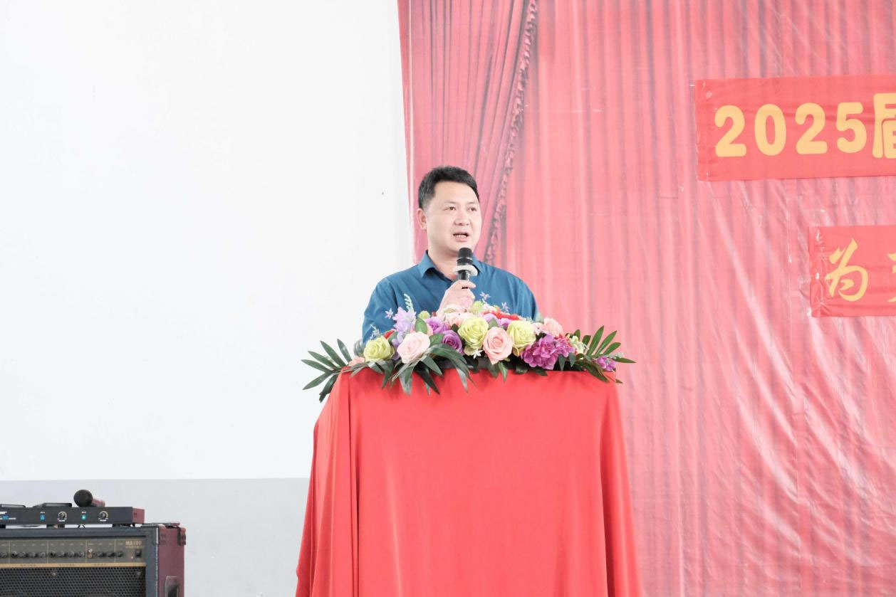 为梦想出征 给青春壮...